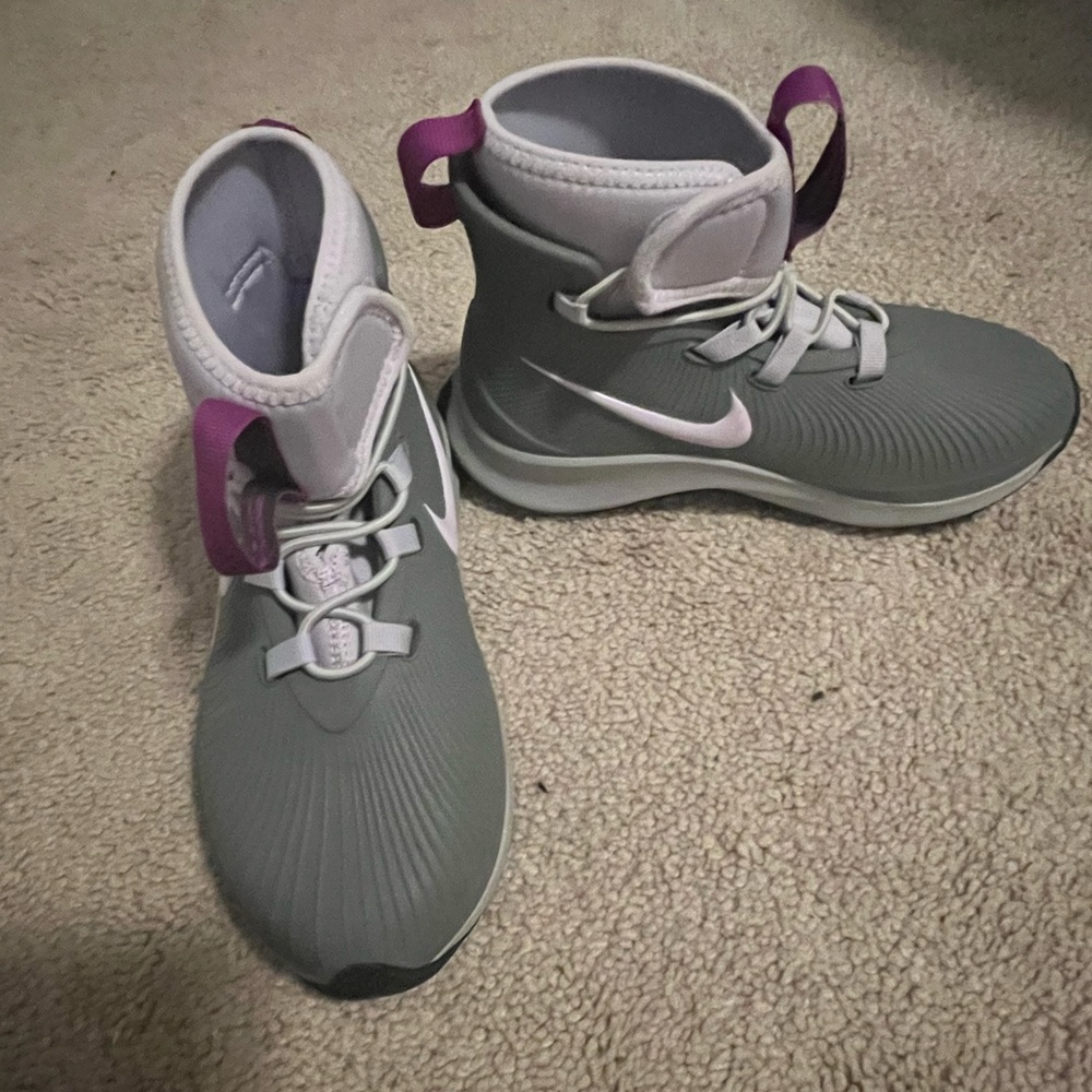 girls youth size 13K nike basketball shoes